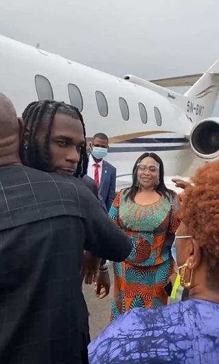 Burna Boy welcomed in grand style in Port Harcourt for homecoming concert  (Video)