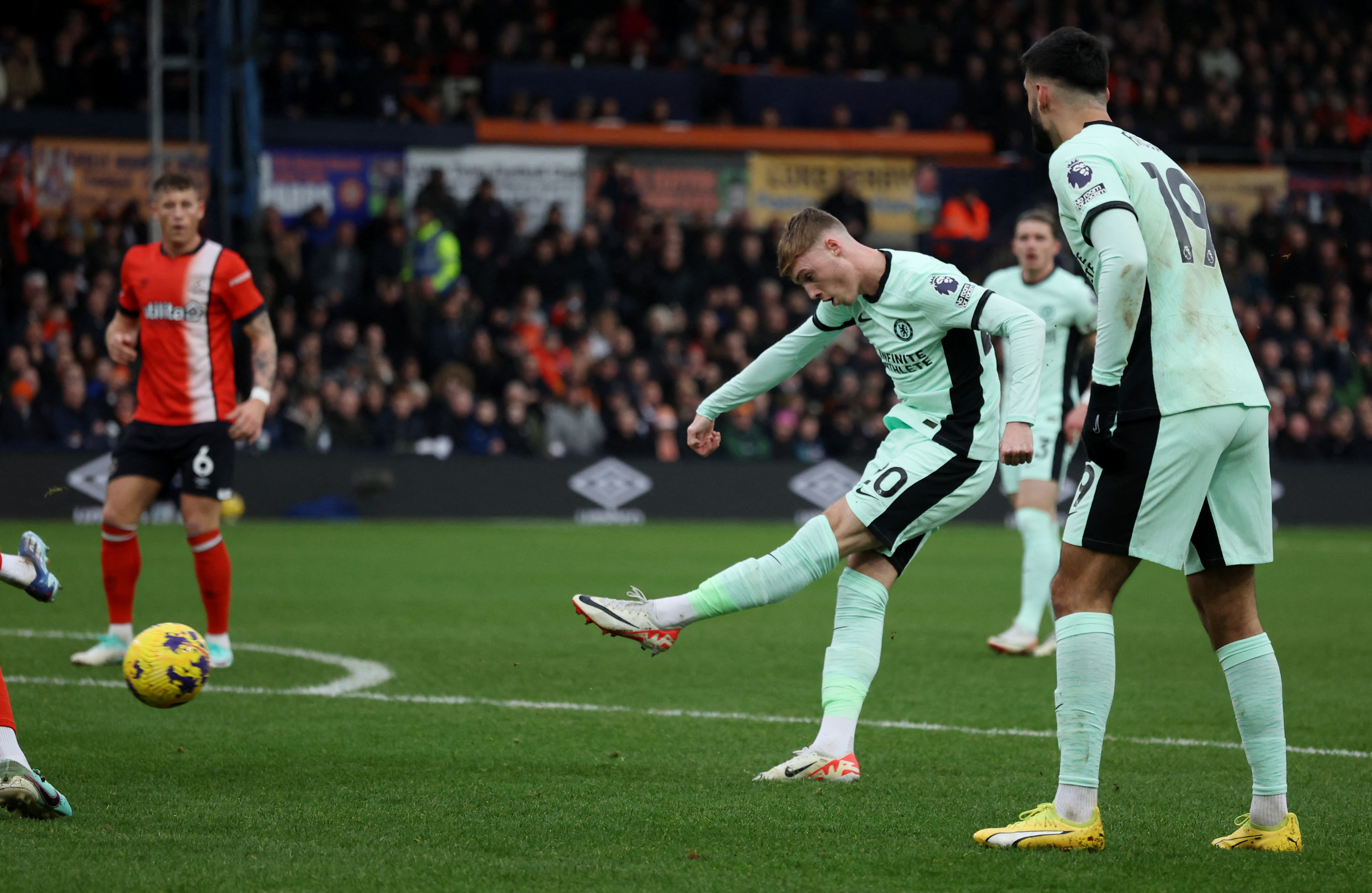 Cole Palmer scored twice as Chelsea clinched a 3-2 win over Luton