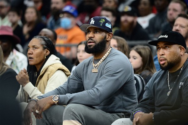 LeBron James, Net Worth $500 Million, Splurged Bucketloads of Dollars as a  21 Year Old: “Let's Buy a House! Who Buys a House in Vegas?” -  EssentiallySports