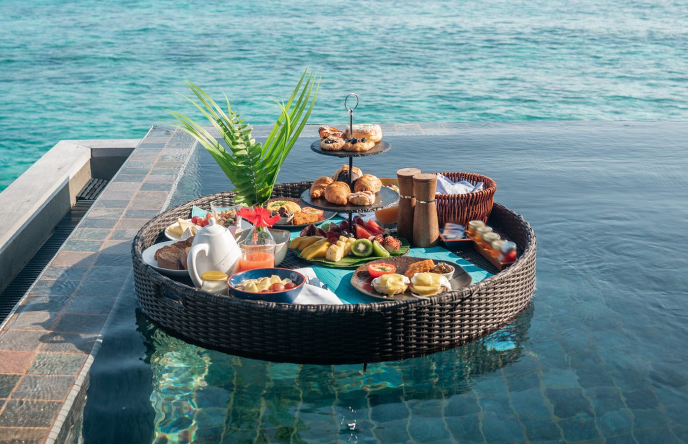 Luxury experiences with Kuramathi Maldives: start the day in style with  floating breakfast - IMTM