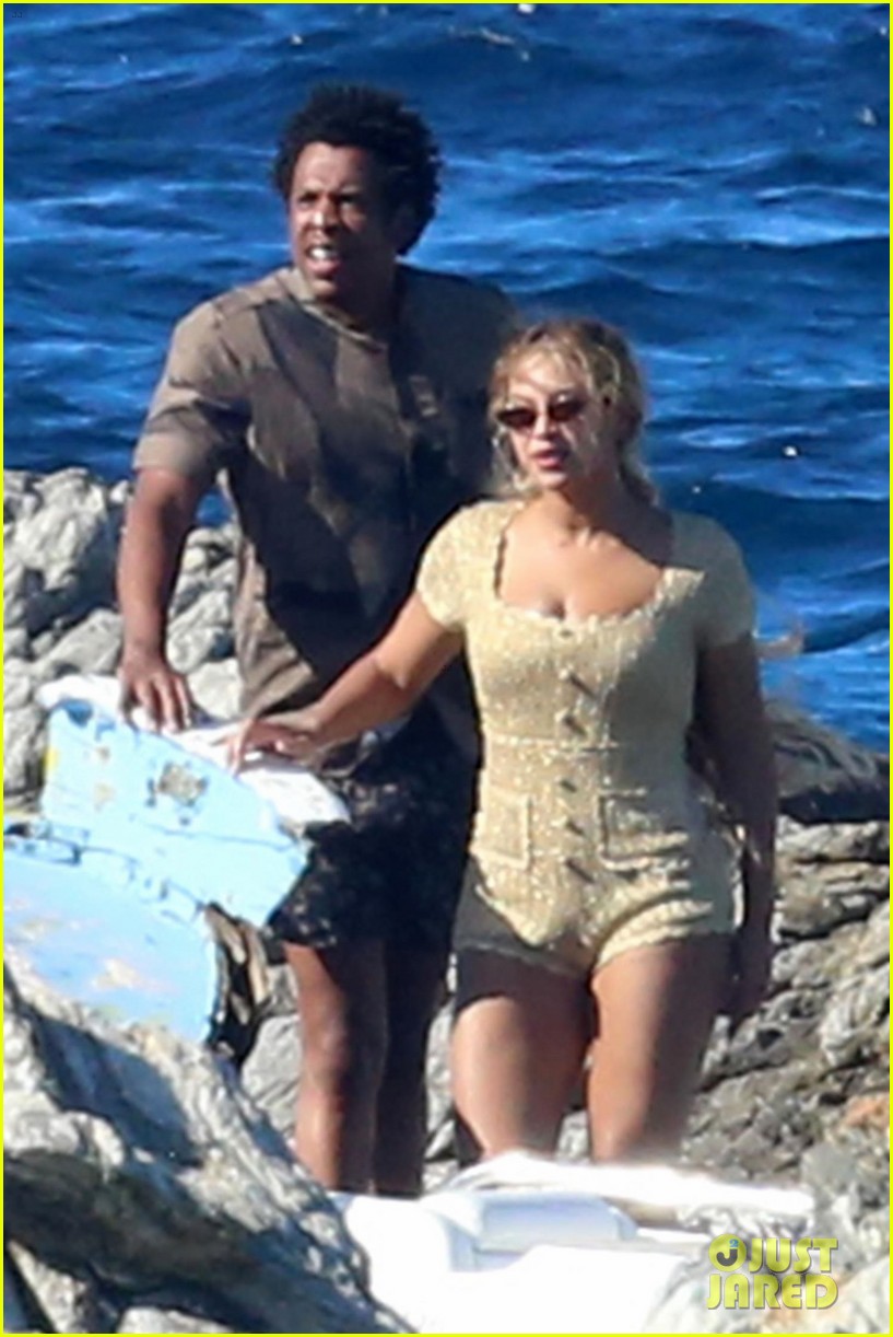 Beyonce & Jay Z Visit a Shipwreck During Her Birthday Trip: Photo 4141122 |  Beyonce Knowles, Jay Z Photos | Just Jared: Entertainment News