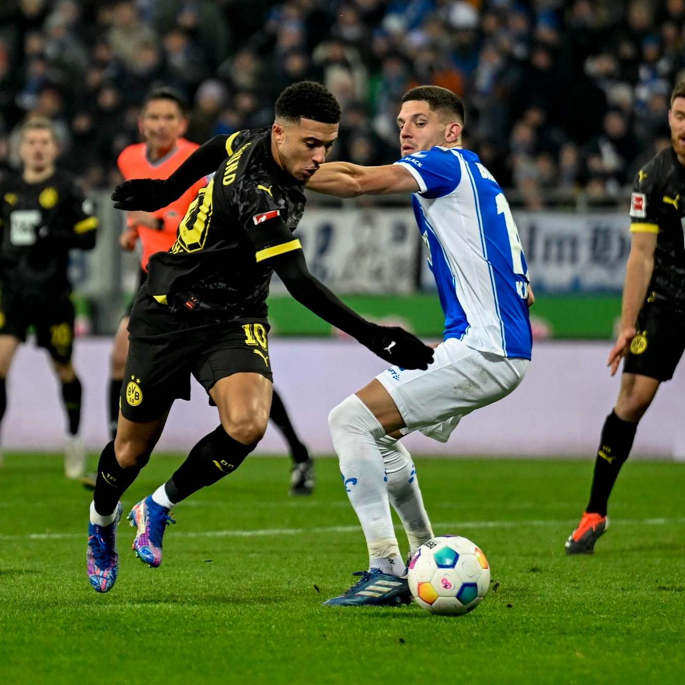 Jadon Sancho tái xuất giúp Borussia Dortmund vượt qua tân binh Darmstadt