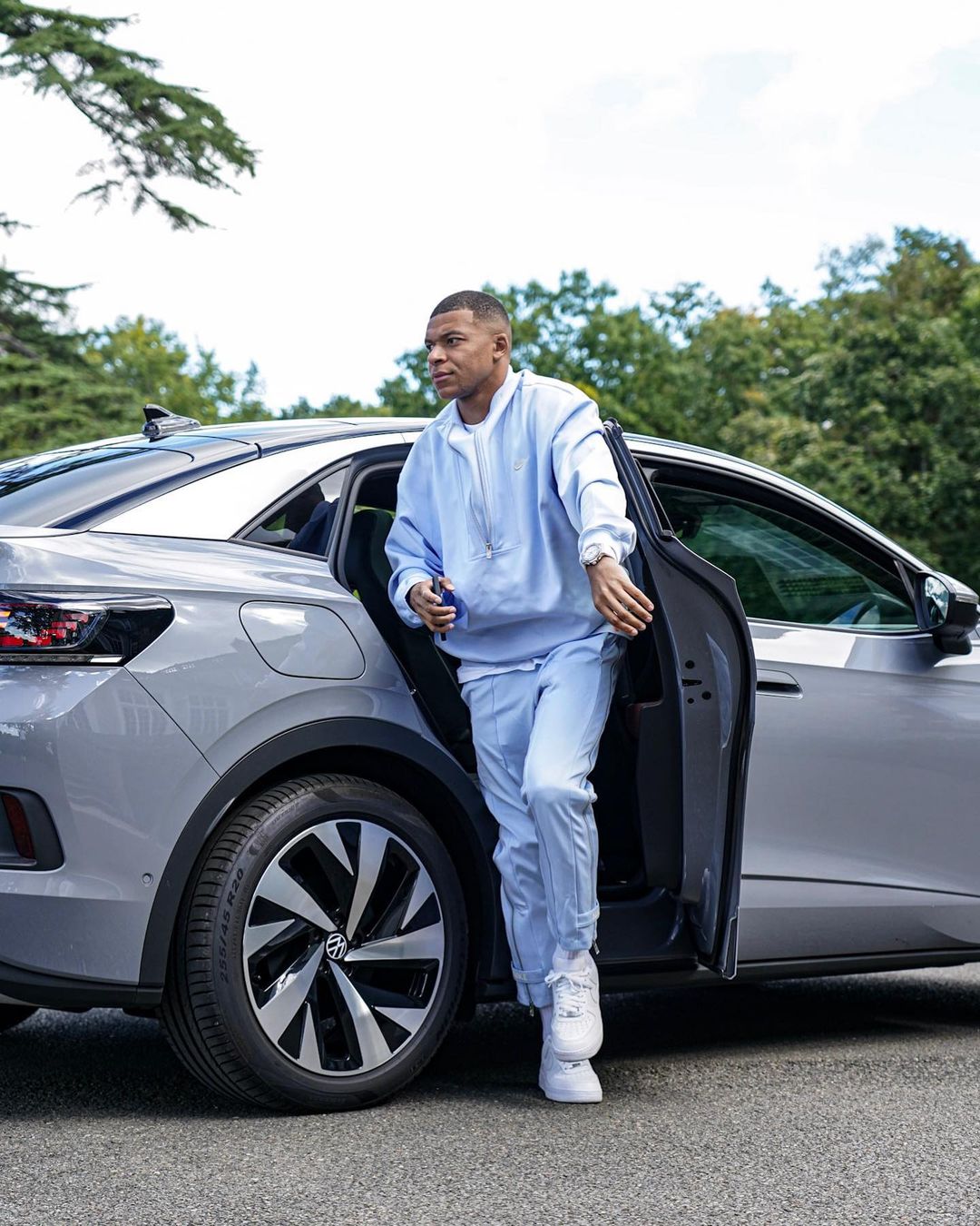 Mbappé owns many high-end vehicles but cannot drive