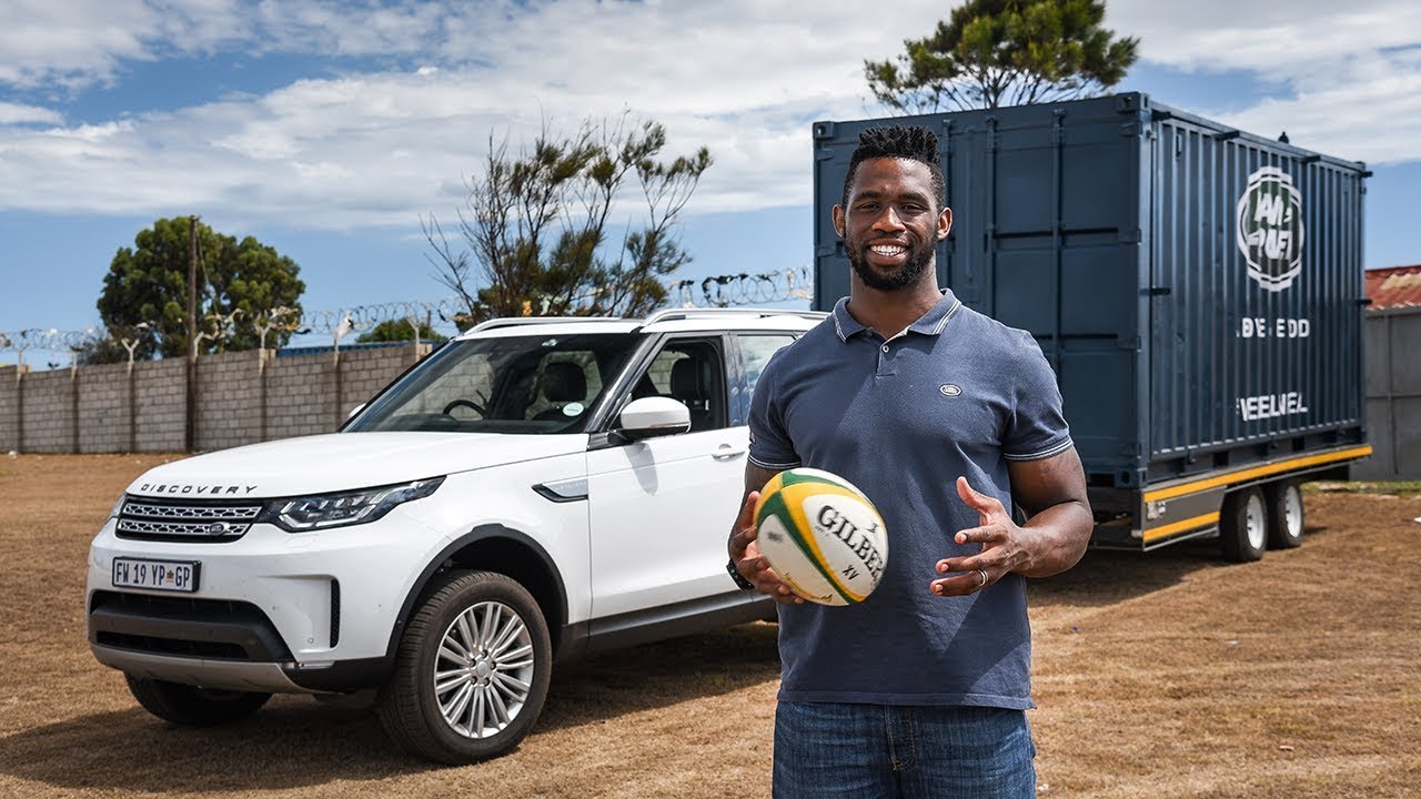 Land Rover Discovery | Siya Kolisi Rugby Clubhouse Tow - YouTube