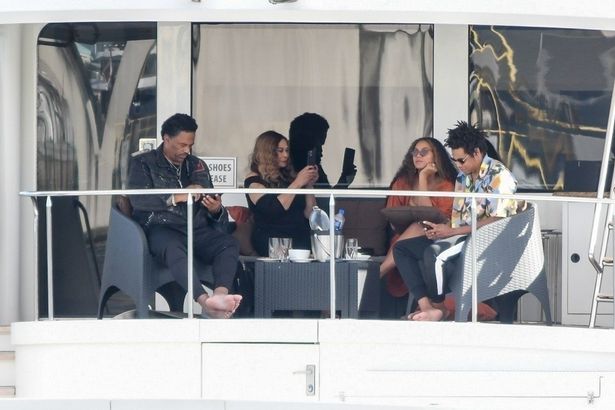 Both Jay Z and Richard appeared engrossed in their phones, while Beyonce stared into the distance with a solemn facial expression