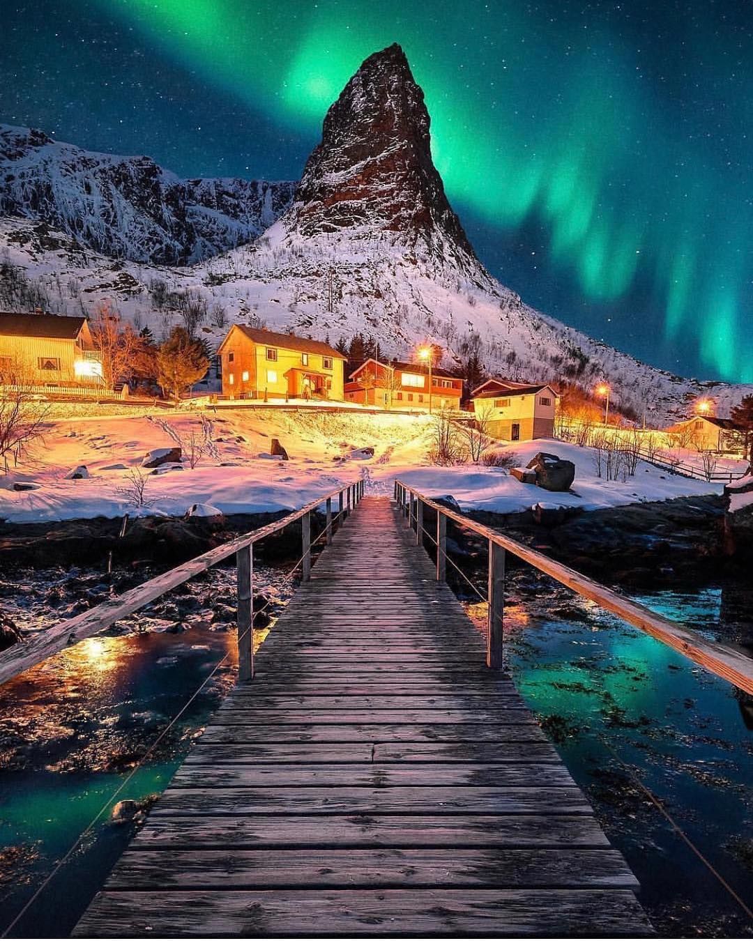 Night Life in Lofoten, Norway  Such incredible Views   #theprotraveler @dkphotographyau | Norvege paysage, Photos paysage, Photo  paysage magnifique