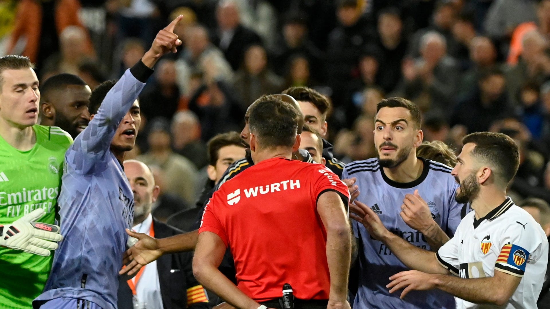 Didn't insult him' - Jude Bellingham defended by Carlo Ancelotti over  Valencia red card as Real Madrid boss labels last-gasp no-goal chaos  'unprecedented' | Goal.com English Oman