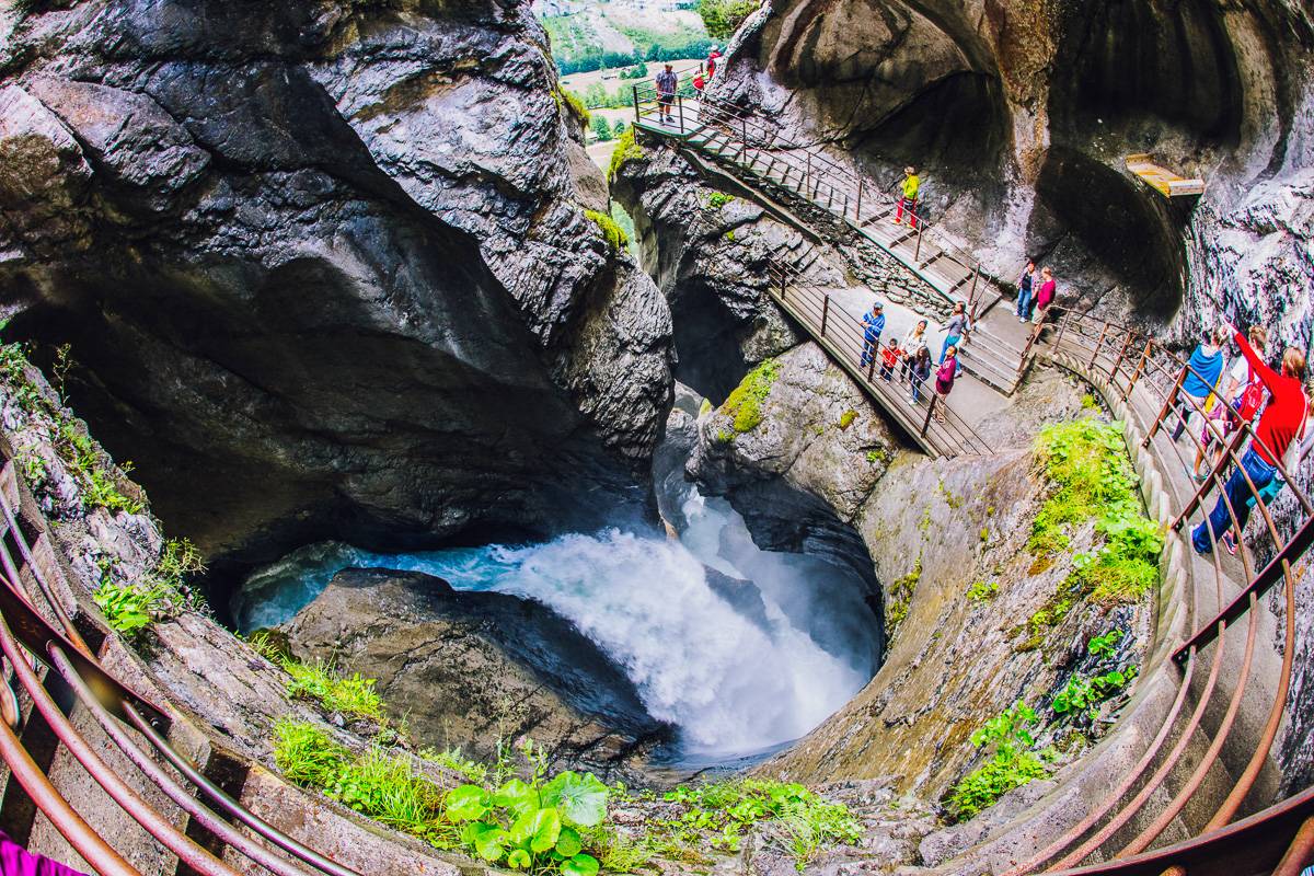 Lauterbrunnen Waterfall Hike Guide