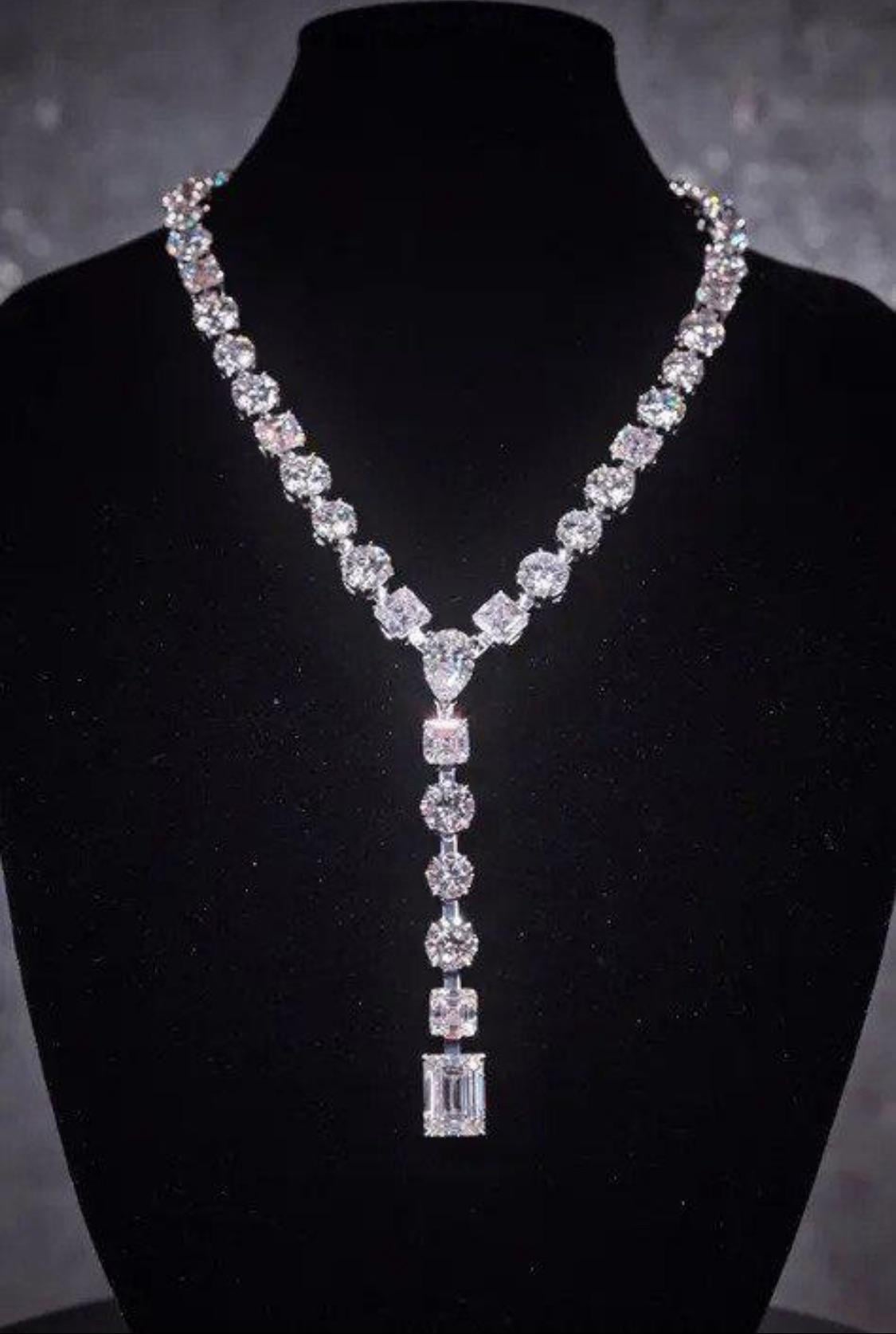 Drake's custom diamond “Previous Engagement” necklace, made of 42 engagement rings to represent the 42 times he thought about proposing to different women but decided against it : r/Fauxmoi