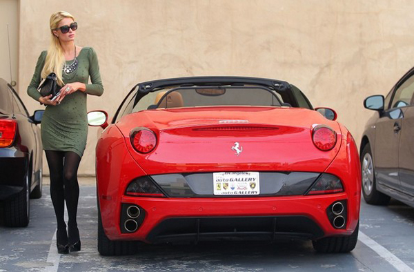 Screensaver: Top Car Girl Paris Hilton with Ferrari California