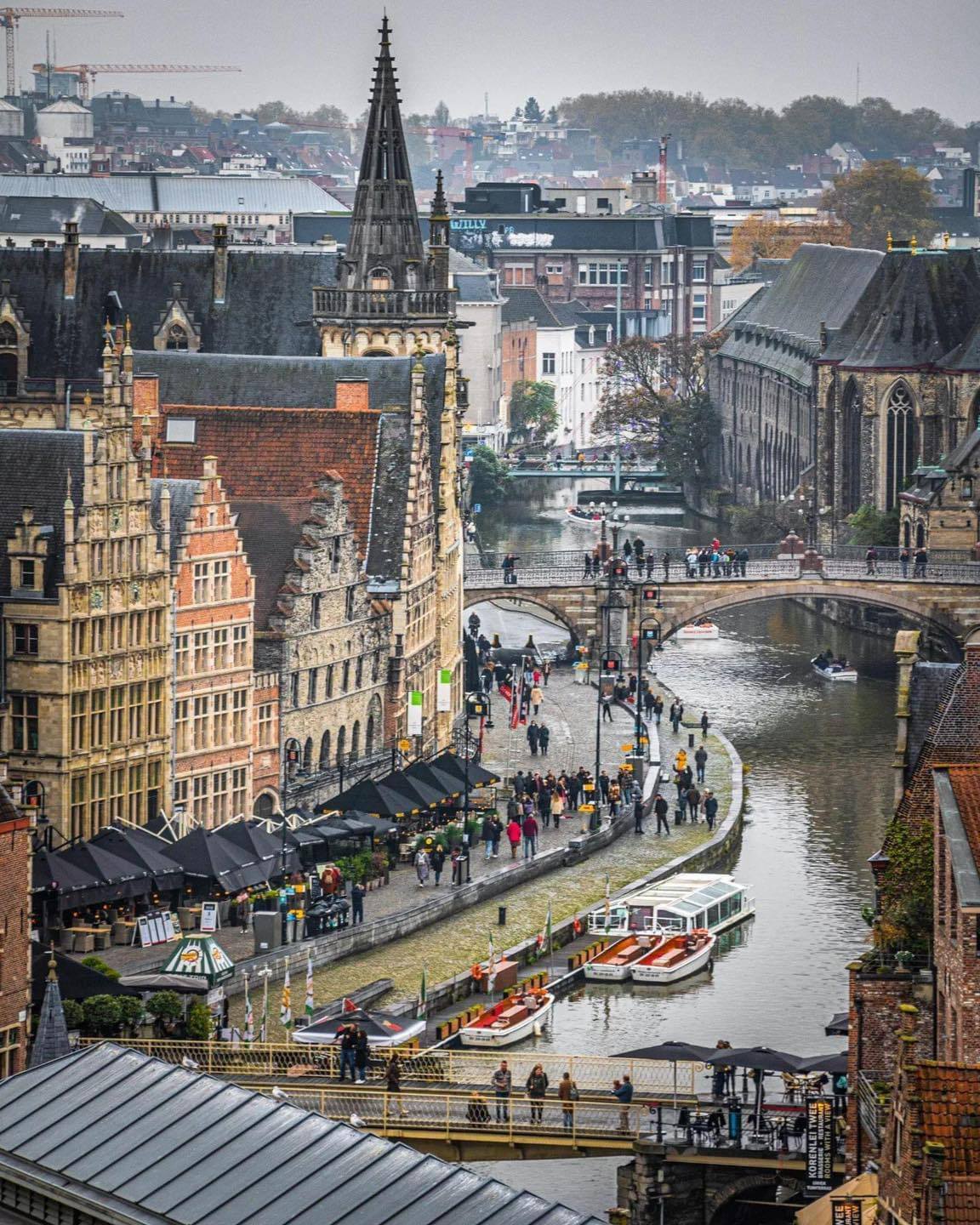 Có thể là hình ảnh về 3 người, bảo tàng Rijksmuseum và York Minster