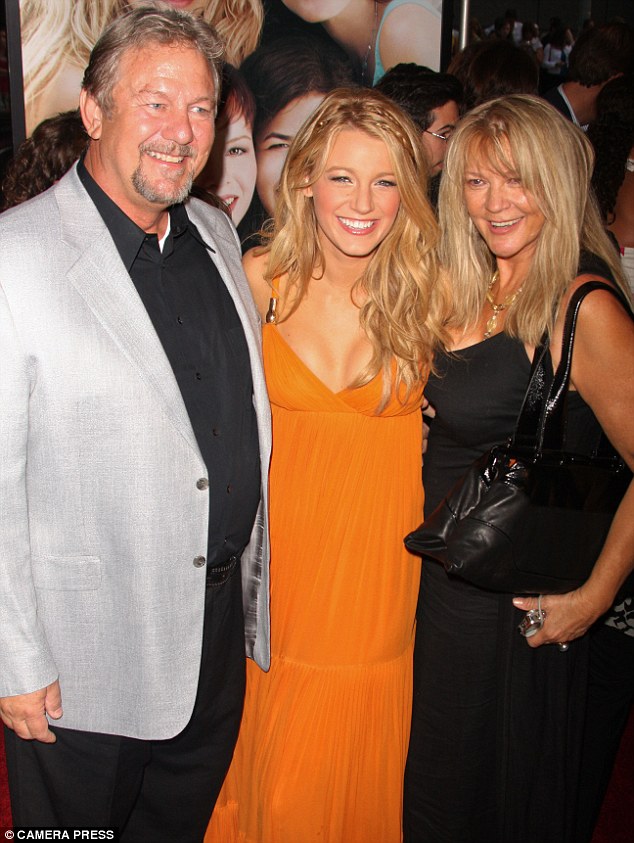 Blake with parents Ernie and Elain at the Sisterhood of the Traveling Pants 2 premiere and her blog Preserve