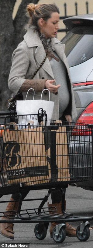 Blake Lively displays her baby bump for festive shopping spree | Daily Mail  Online