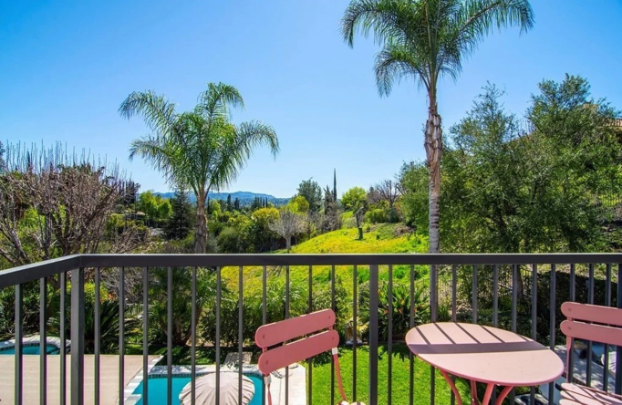 zendaya house balcony