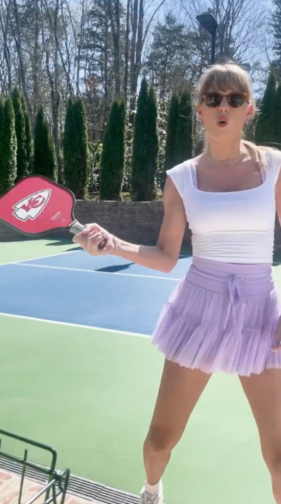 Taylor Swift playing pickleball