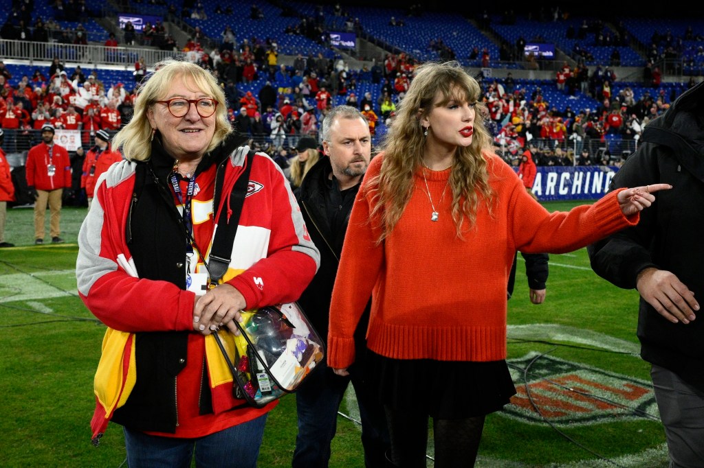 Taylor Swift and Donna Kelce