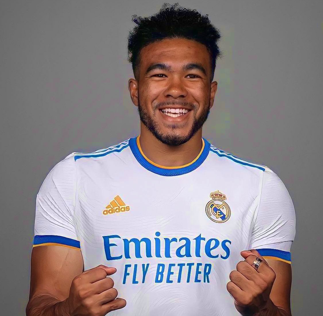 Bʀᴏᴡɴ on X: "Reece James extends his contract with Chelsea, Real Madrid and Barcelona thought they had a chance lmao. Let's laugh at them https://t.co/9V1WfLomCE" / X