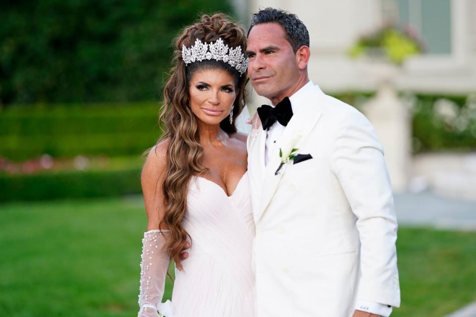 Teresa Giudice's Husband Issues Stark Warning to Joe and Melissa Gorga ...