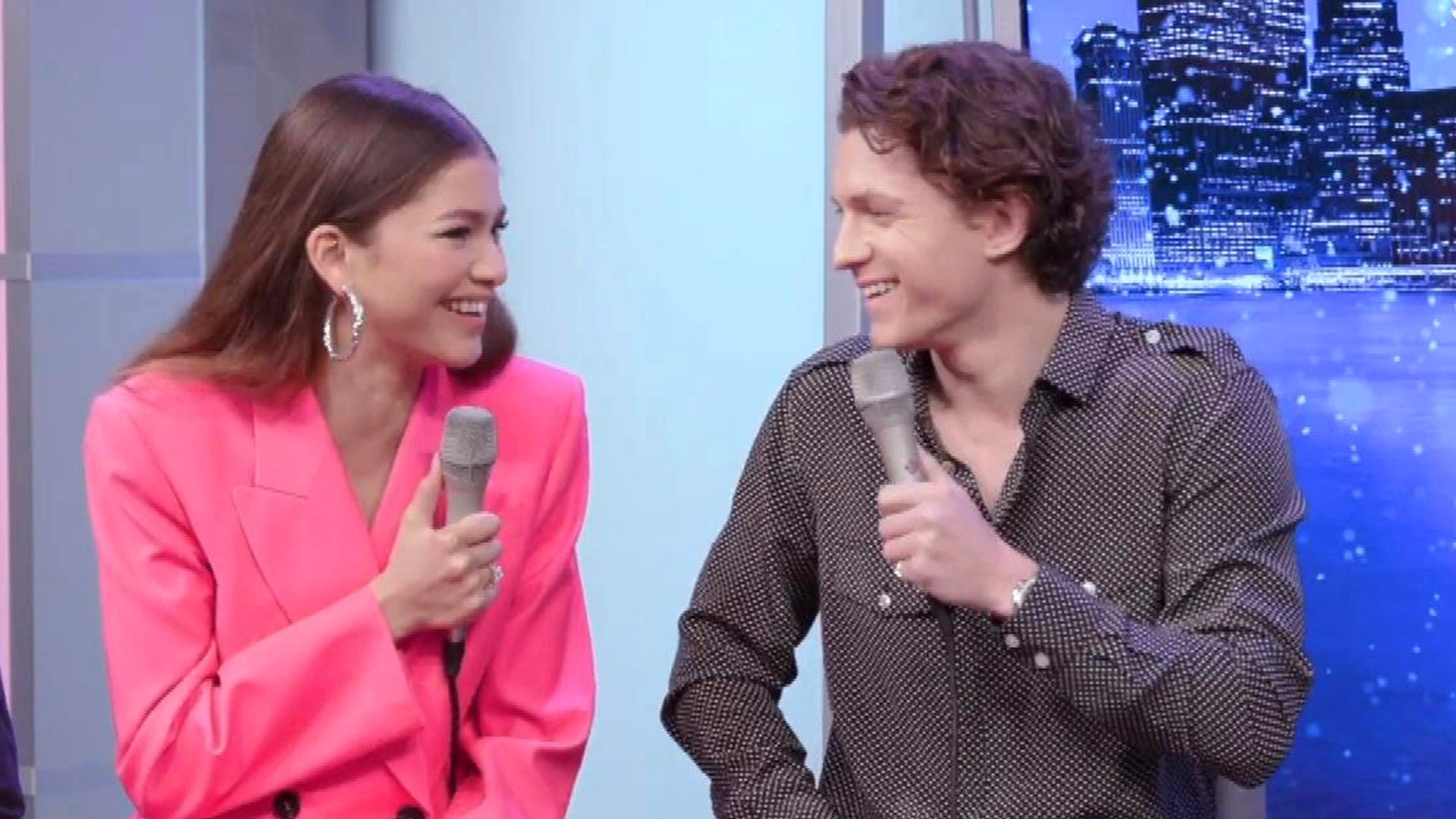 Zendaya and Tom Holland Reveal They're Both 'Controlling' In the Kitchen |  Entertainment Tonight