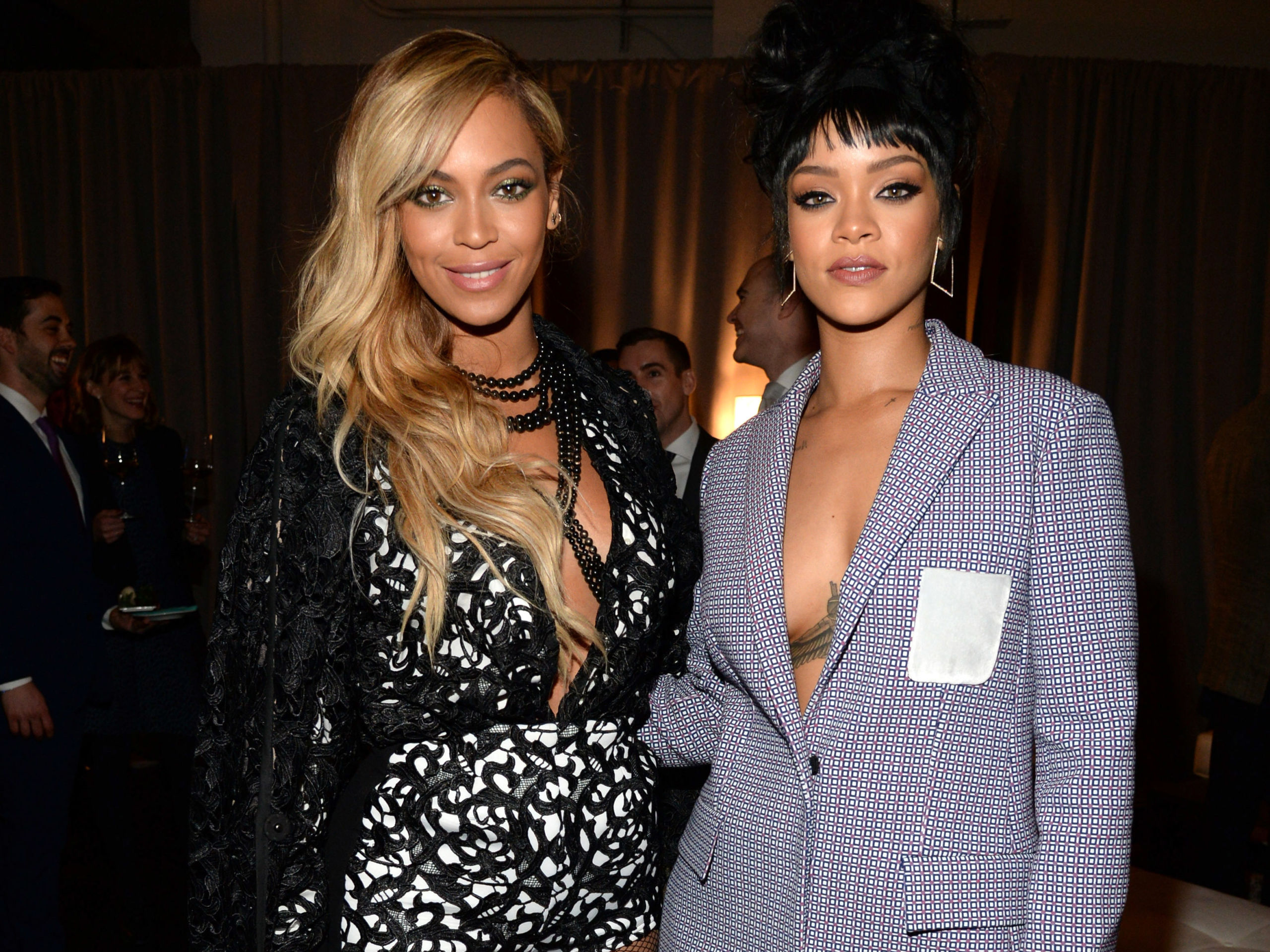 Rihanna Responds to Beyoncé Grammy Feud Rumor - Rihanna Comments on Instagram Like