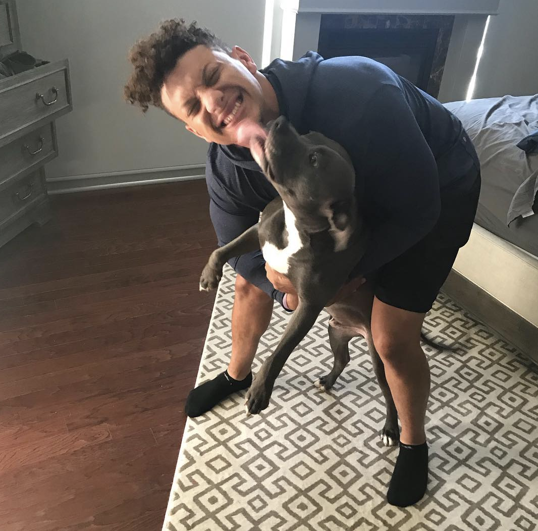 Chiefs Quarterback Patrick Mahomes Brings His Puppy To