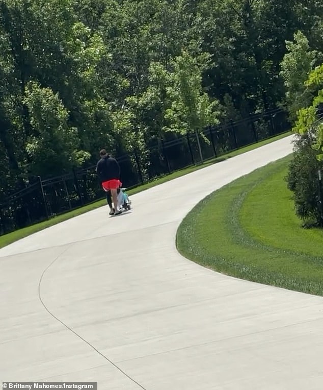 A second video shows the proud parents pushing their 𝘤𝘩𝘪𝘭𝘥ren in strollers, as Brittany can be heard saying, 'Just going on our afternoon stroll'