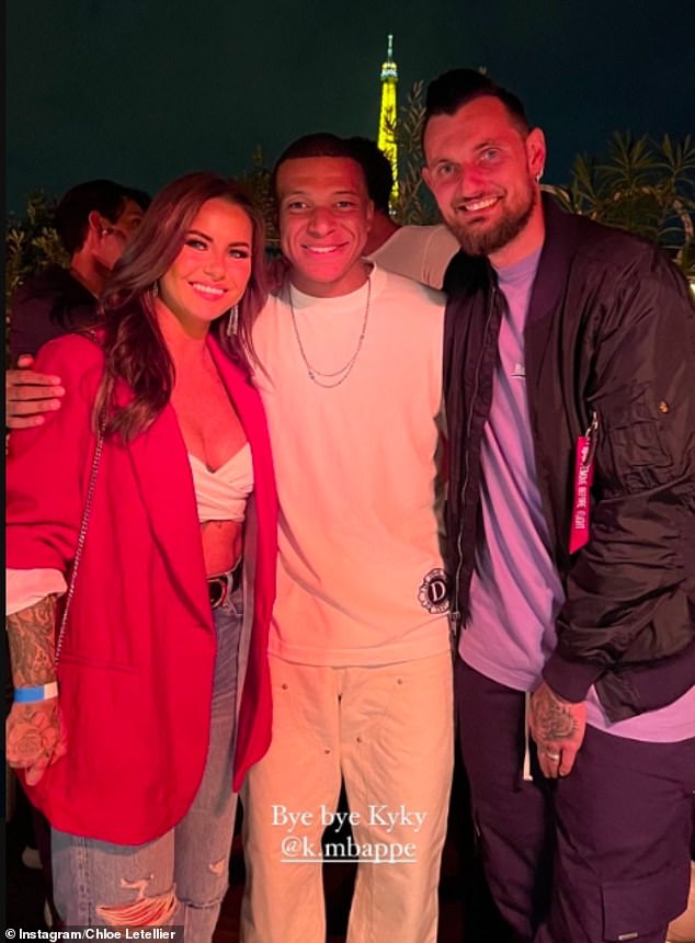 Mbappe poses for a picture with PSG goalkeeper Alexandre Letellier and his wife Chloe