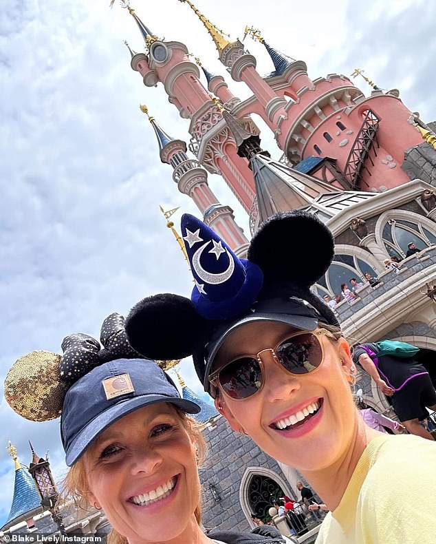 The actress was joined by her older sister Robyn, as well as her mother-in-law, Tammy Stewart Reynolds, during her trip to the theme park