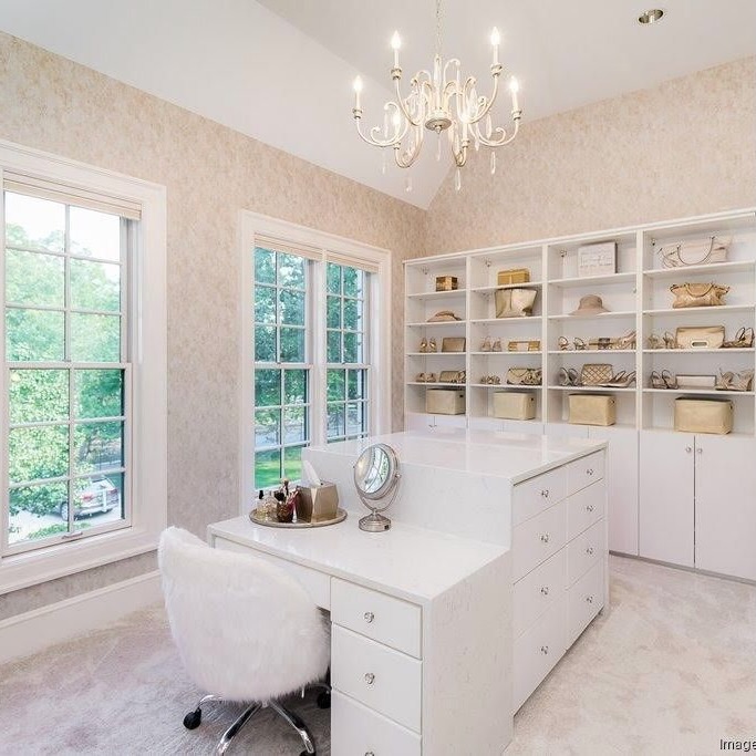 Travis Kelce Mansion: Walk-In Closet