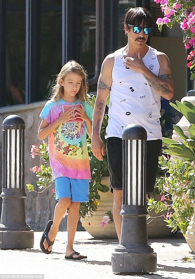 Red Hot Chili Peppers' Anthony Kiedis enjoys time with son Everly Bear |  Red hot chili peppers, Anthony kiedis, Red hot